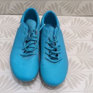 Under Armour Soccer Cleats Blue Molded women US 8.5 EUR 40